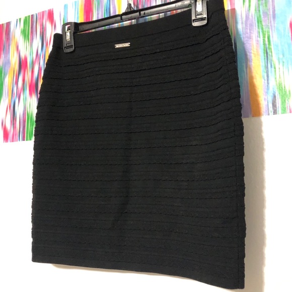 Michael Kors black fitted skirt - Picture 2 of 6